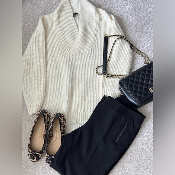 Talbots Women's Cream Sweater - Picture 2 of 10